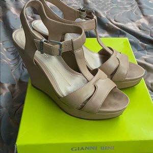 Gianni Bini Wedge sandals